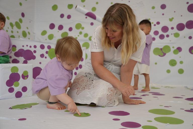 teacher-and-child-sky-international-preschool-giao-vien-nuoc-ngoai