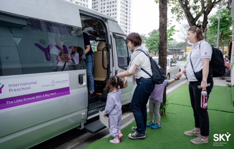 Sky International Preschool Bus Children